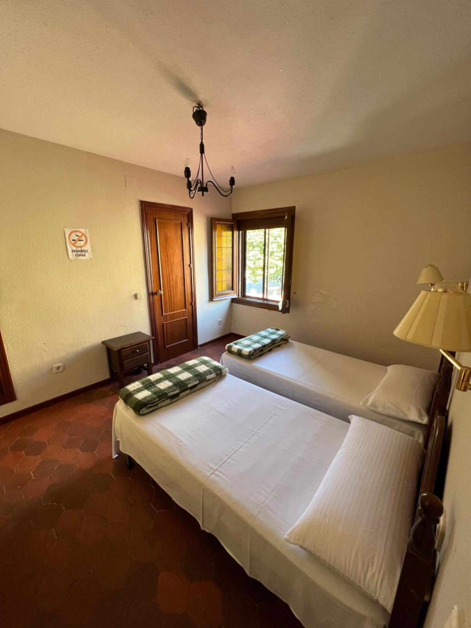 מלון La Pradera de Navalhorno Hostal Sabor Fusion מראה חיצוני תמונה