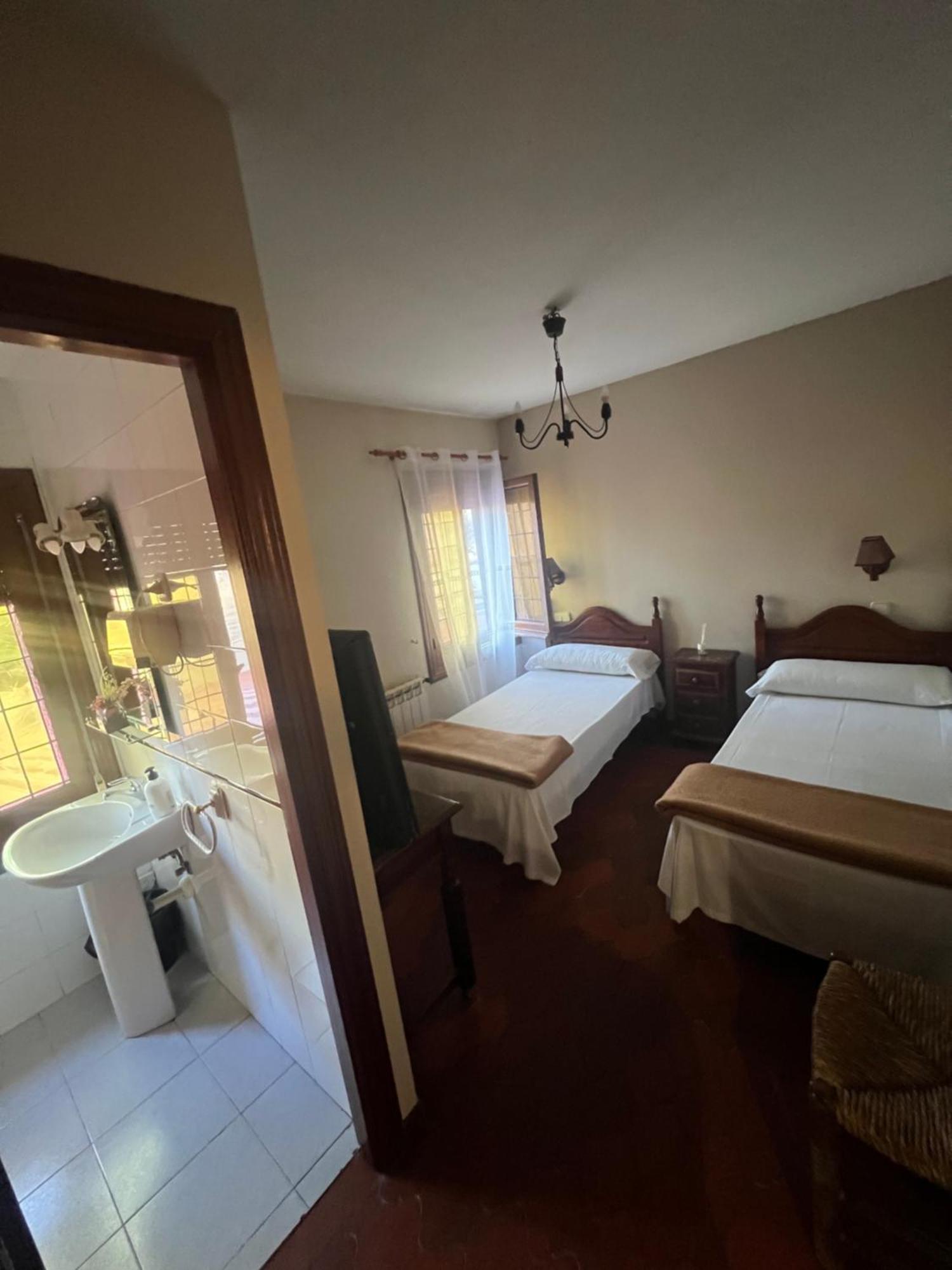 מלון La Pradera de Navalhorno Hostal Sabor Fusion מראה חיצוני תמונה